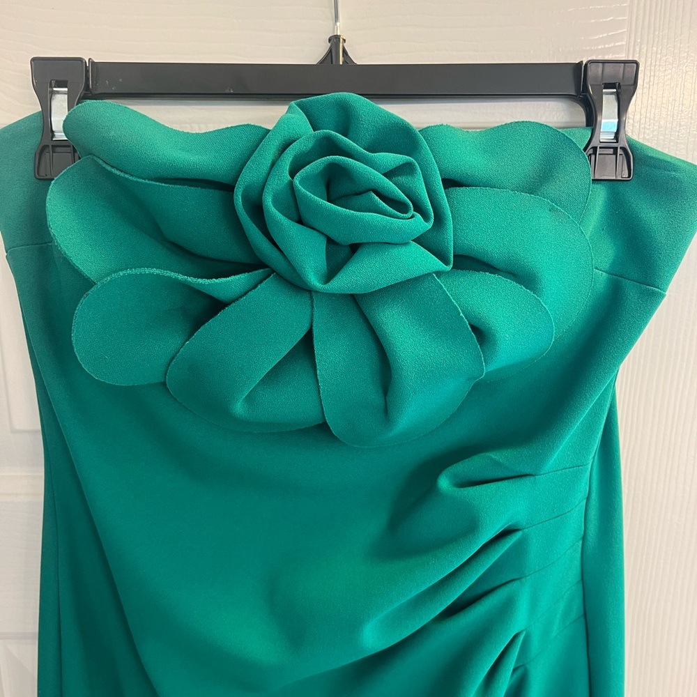Betsy & Adam Strapless Green Formal Dress with Floral Applique - Picture 5 of 6